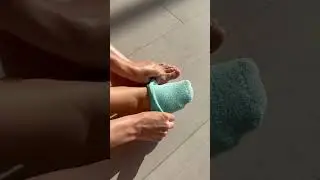 Hydrating gel socks for soft, smooth feet