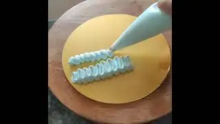 Piping techniques. Petal Tip 104 #shorts #piping #nozzle #baking #cakedecorating