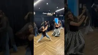 Pari hu main by falguni pathak 🫶🏻 | Raw class video | #shorts #garba #thangaat #vibes #fun #love