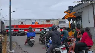 Palang Pintu Kereta Api | Railroad Crossing In Indonesia | Januari2026 | Ka  Sawunggalih