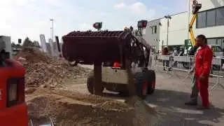 Benna miscelatrice a doppio scarico - Double Unloading System Mixing Bucket