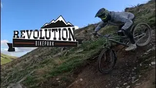 REVOLUTION BIKE PARK | SESSION AND CRASHING WITH OLLIE! 