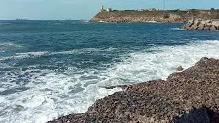 Avil&eacute;s. Mar, faro.
