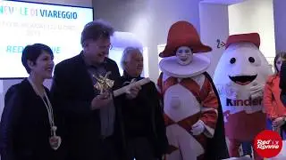 Carnevale Viareggio, Red Ronnie premiato col Burlamacco d'oro 3.3.19