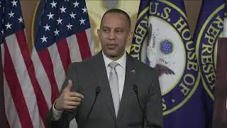 Hakeem Jeffries stunning weekly briefing -  04.10.25 DESTROYS & TRUMP TARIFF  CIRCUS