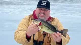 Ice Fishing Baxter Lake in NH&hellip; Lots of fish and flags with the Family #icefishing #bassfishing 