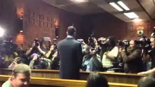 Pistorius enters Pretoria magistrates court