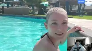 STPeach shows off her body