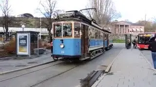 Veteransp&aring;rvagn som l&auml;mnar h&aring;llplats Skansen/ Veteran tram leaving Skansen