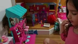 Confeitaria Barbie e amigos 