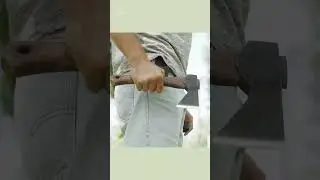 Discover the top quality and high performance of the AX1 carving axe by BeaverCraft🪓