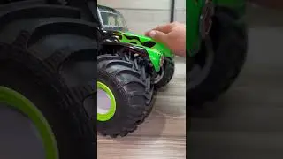 LOSI LMT GRAVE DIGGER 1/8 the Best RC Monster truck? #losi #gravedigger #radiocontrol #monstertruck