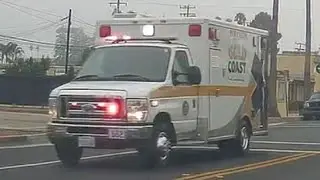 Gold Coast Ambulance 662 ( MED662 ) Responding code 3 to a Medical Emergency!