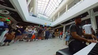 Street piano performance causes standstill in shopping center | Ice Skaters, R.S.I - Karim Kamar