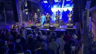 Los hnos Flores en concierto de navidad en El Salvador el Platanar.