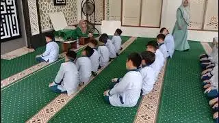 Lomba sholat subuh berjamaah dan doa dalam rangka 