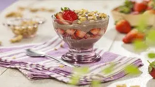 Pav&ecirc; Fit Dark Chocolate com Morango - Receitas Nestl&eacute;