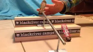 Finger snowskate