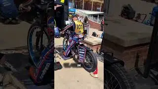 Ce moto de course démarre sans levier de vitesse !
