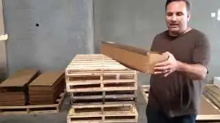 Патрик Франско рассматривает систему продольной резки коробок Clean Cut