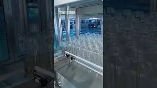 The automatic plastic bottle bagging machine, when connected to a conveyor belt, can achieve