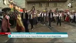 Benasque cumple con la tradición del Ball de les dones