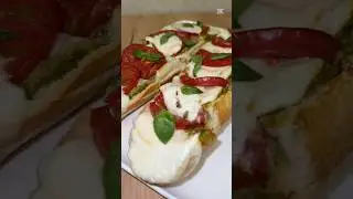 Багет капрезе #рецепт#easy#новыйрецепт#еда#рекомендации#shorts#caprese#mozzarella#tomato#cooking#рек