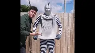 Gypsy man and his robot dosser 🤖 at work