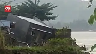 Momen Puluhan Bangunan dan Jalan Ambruk Akibat Abrasi