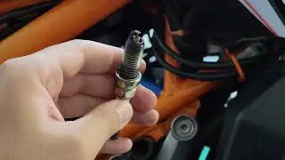 KTM 390 Duke - Простая замена свечи зажигания!