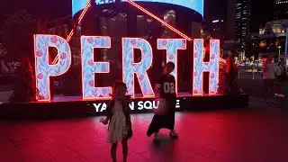 Christmas in the City | Exploring the Holiday Decorations
