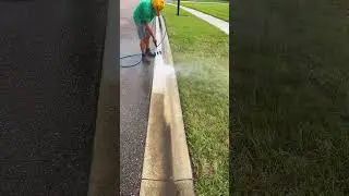 #DirtyDucks #getduckingclean #satisfying #clean #pressurewashing #powerwashing #curbappeal #florida