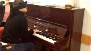 Play piano without looking ...