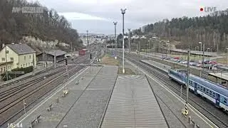 Staničn&iacute; hl&aacute;&scaron;en&iacute; a vlak &Uacute;st&iacute; nad Orlic&iacute; - Os 5015 jen hl&aacute;&scaron;en&iacute; přij&iacute;žd&iacute;, 17.3.2021