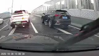 Chain-reaction crash on expressway captured in Zhejiang, China
