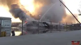 Gro&szlig;brand eines Reifenlagers in Lingenfeld am 22.07.2013