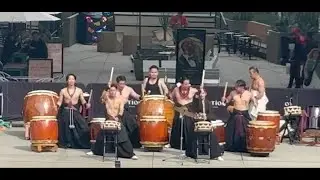 Taiko Drummers at Ovation Shopping Mall, Hollywood, Los Angeles (CA)