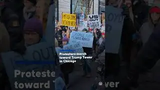 Протестующие идут к Трамп-Тауэр в Чикаго.