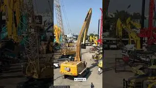 Как этот экскаватор копает на 20 метров, не двигаясь? 😱#facts