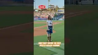 Emily Rudd (Nami from ONE PIECE Live-Action) threw the first pitch at ONE PIECE Night with Dodgers!