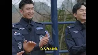 50歲趙文卓挑戰教官，兩人比賽匍匐前進，速度迅猛堪比奔跑 #趙文卓 #教官 #比賽 #功夫 #明星