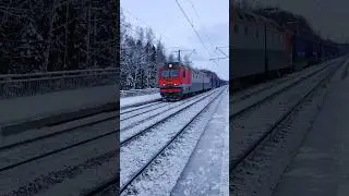 2ЭС6 - 1397 с приветливой бригадой проследует о.п. Вяткино. #мжд #2эс6 #железнаядорога #railway #yt