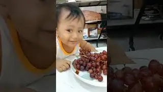 Cute Baby😍 eating grapes #youtubeshorts #baby #shortvideo