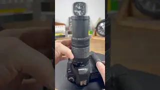 Фотоаппарат Canon EOS 5D Mark II с зум-объективом Canon EF 75-300mm III, выпущенный в 1999 году.