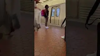 DC red line train arrives at union station