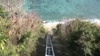 Sensasi menegangkan  naik inclinator sky lift tebing  setinggi 150 meter di bali