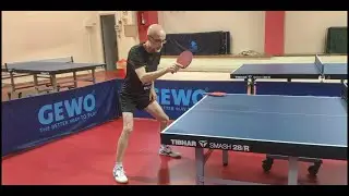 Empuñadura de la pala de Tenis de Mesa. Posición de base. Técnica de derecha y de revés básicas.