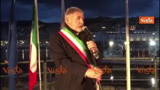 Il sindaco di Genova Bucci si commuove commemorando il crollo della Torre Piloti