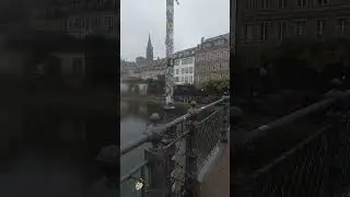 marcher sous la pluie r&eacute;veill&eacute; l'&acirc;me