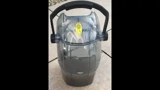 Emptying Bissell Spot Clean Pro - Dirty Water Tank